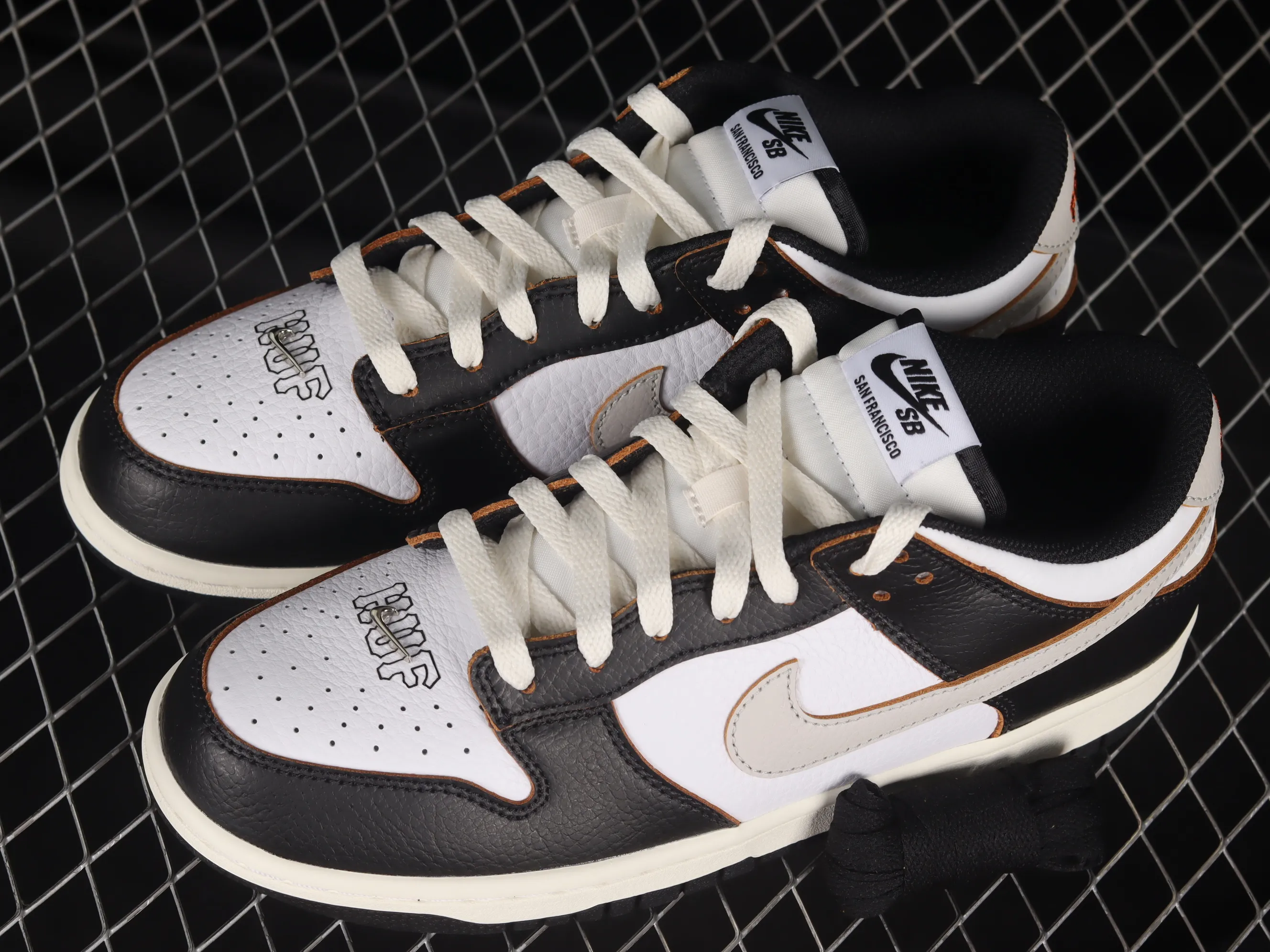 All Categories Nk SB Dunk Series Nk SB Dunk Low Low-top sneakers M version pure original HUF x Nk SB Dunk Low "San Francisco" Black and white panda joint model SB low-top sports and leisure sneakers FD8775-001